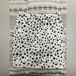Stylish Black and White Polka Dot Skirt small